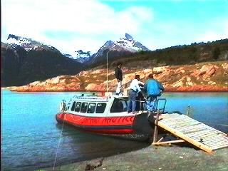 calafate_boot.jpg (24731 bytes)