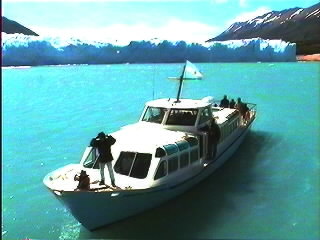 calafate_boot2.jpg (20489 bytes)