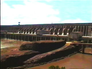 itaipu.jpg (16607 bytes)