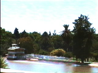 mendoza_park.jpg (17945 bytes)