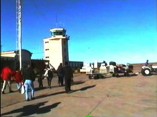 trelew_airport.jpg (18776 bytes)