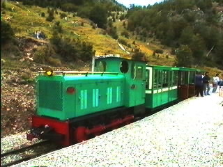 ushuaia_train1.jpg (29801 bytes)