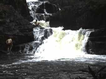 waterfall3_small.jpg (9900 Byte)