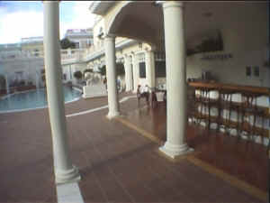 cuba_cienfuegos_hotel_union_poolbar.jpg (173028 Byte)