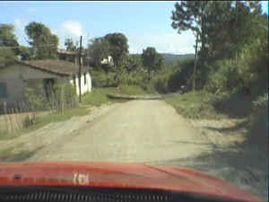 cuba_trinidad_gebirge_topes_de_collantes_strasse.jpg (191084 Byte)