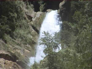 cuba_trinidad_gebirge_wasserfall.jpg (215262 Byte)