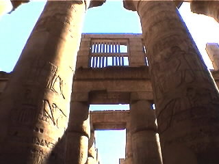 Karnak_Temple.jpg (19465 bytes)