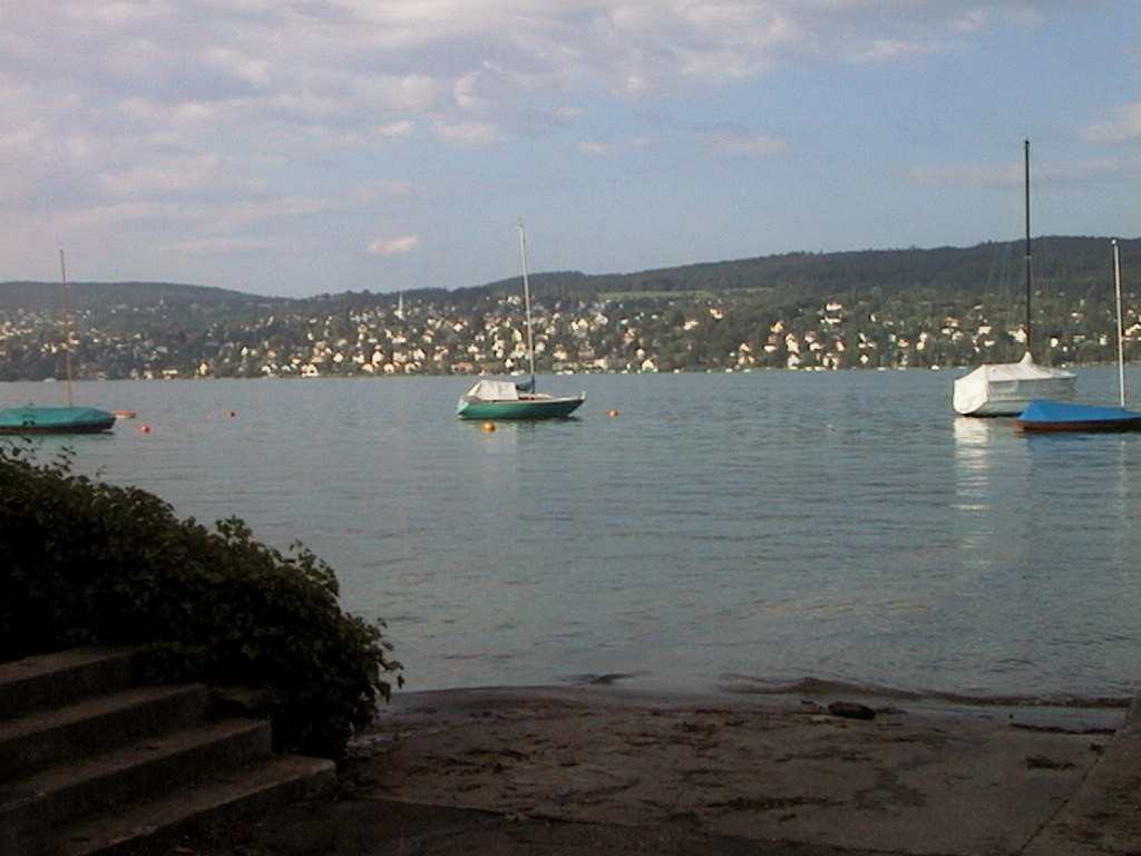 Unter dem grünen Segelschiff auf ca. 31 m ist die Wand mit dem Mühlespiel.