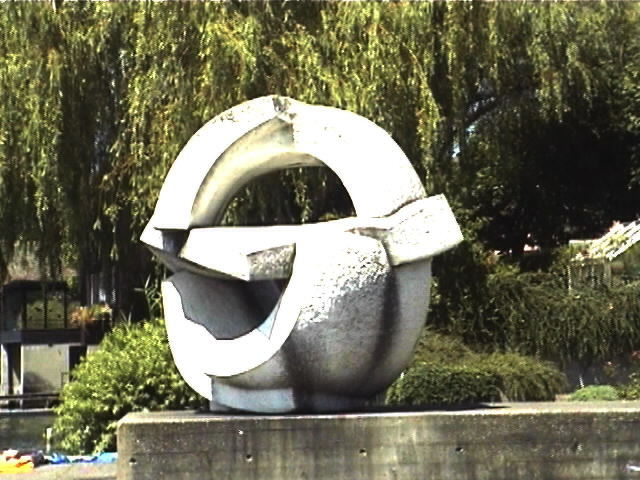 zollikon_skulptur.jpg (85931 bytes)